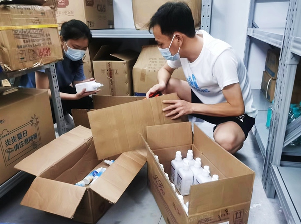 �й��ƶ����Ϲ�˾��Ա����ǰ����������ȫ�����ߡ����ݴǣ�