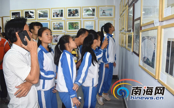 三亚中小学幼儿园校园艺术节展出200余幅优秀美术作品